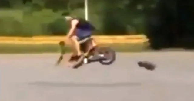 Motosiklet kendi kendini imha etti