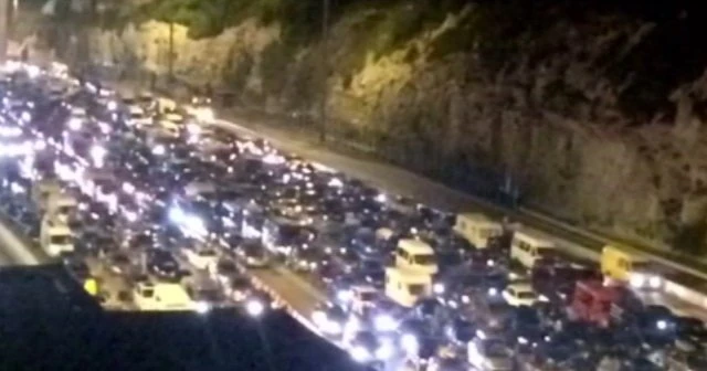 Sınır kapısından geçmek için 14 saat beklediler