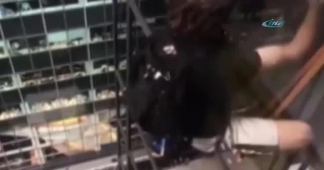 58 katlı gökdelene tırmandı