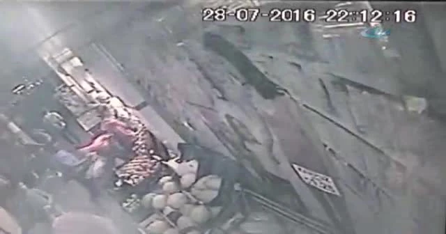 6 kişinin saldırısına uğradı