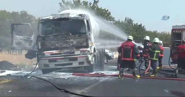 Alev alan tankerin sürücüsü ölümden döndü