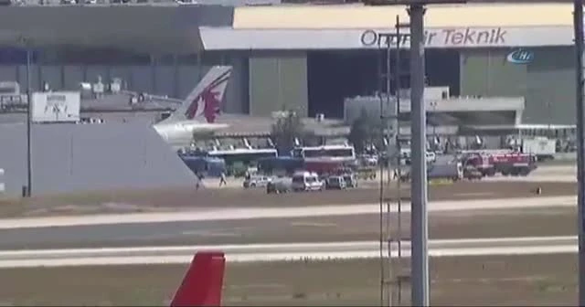 Alev alan uçak İstanbul’a acil iniş yaptı