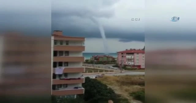 Denizde oluşan hortum korkuttu