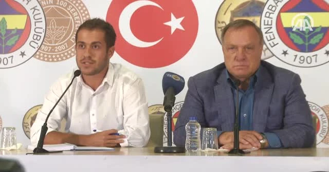 Fenerbahçe'de Advocaat imzayı attı