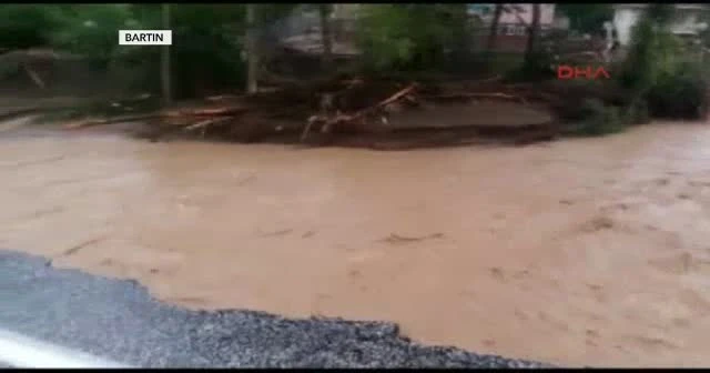 Kurucaşile'yi sel vurdu