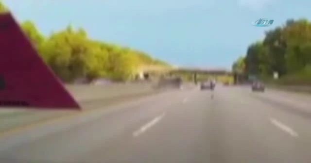 Refüje çarparak defalarca takla attı