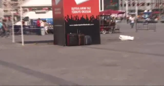 Taksim'de şüpheli bavul alarmı!