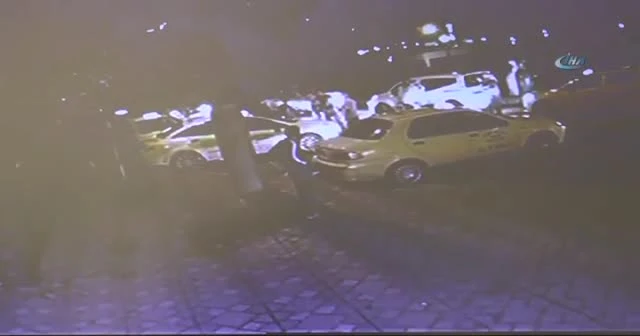 Taksinin önünü kesip aracı kaçırdılar