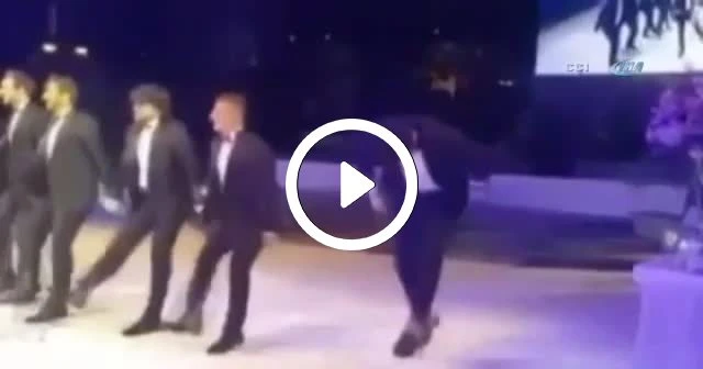 Volkan Demirel’den horon şov