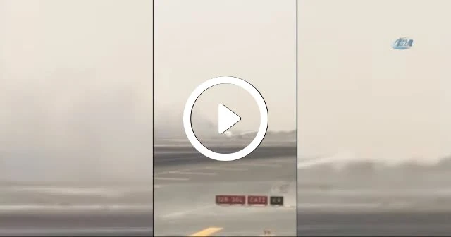 Yolcu uçağı iniş sırasında alevler içinde kaldı