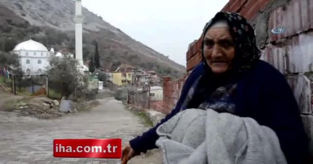 82 yaşında iki büklüm cami nöbeti