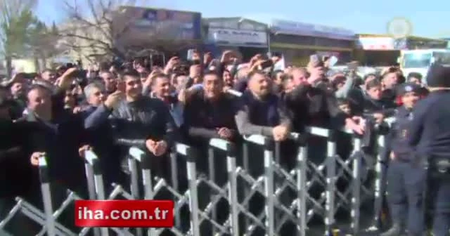 Başbakan Yıldırım esnaftan "evet" yanıtı aldı