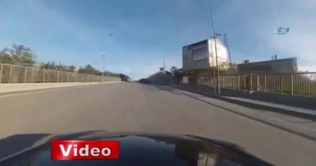 Drift yaparak ‘makas’ atan trafik magandası kamerada