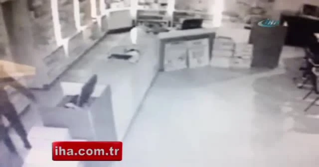 Eczaneyi soyan hırsız kamerada