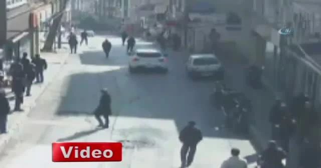 Kahvehaneye saldıran şehir magandaları kamerada