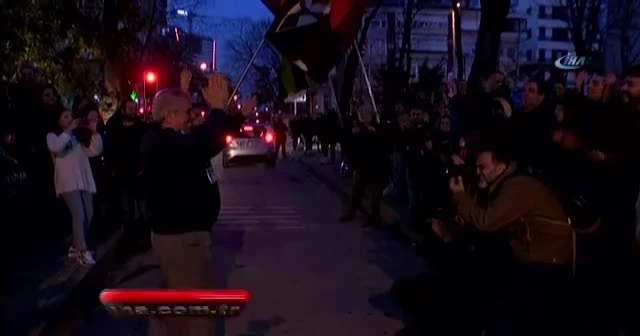 Müjdat Gezen Sanat Merkezi’ne yapılan saldırı protesto edildi