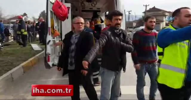 Otomobil takla attı gençler ölümden döndü