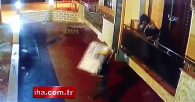 Pişkin hırsızların rahat tavırları kameraya yansıdı