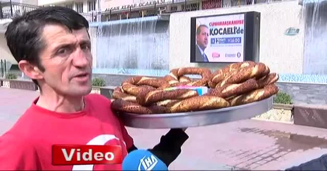 15 Temmuz sonrası tanınan simitçiden ‘Evet’ kampanyası