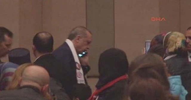 Cumhurbaşkanı Erdoğan'dan toplantıya telefon arası
