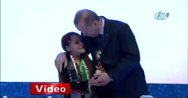 Cumhurbaşkanı Erdoğan küçük kıza 'Rabia'yı öğretti