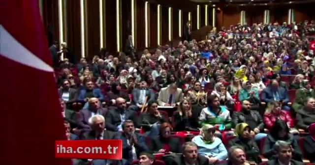 Erdoğan müjdeyi verdi, imzayı kürsüde attı