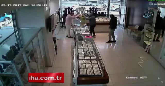 Güpegündüz kuyumcu soygunu kamerada