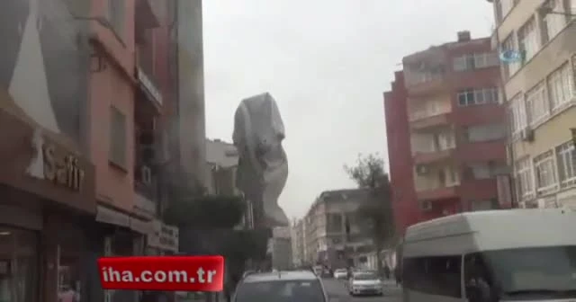 İskenderun’da fırtına hayatı olumsuz etkiliyor