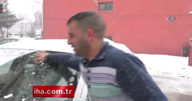 Kar yağışı Sahara Geçidi’nde ulaşımı aksattı