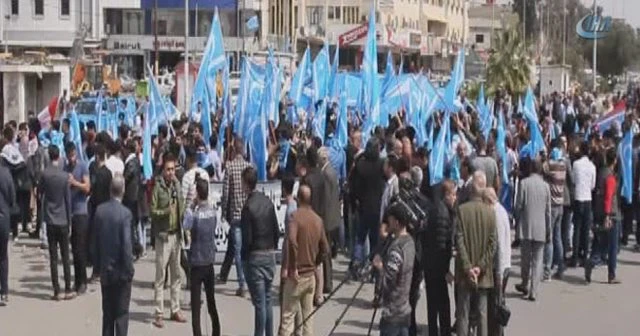 Kerkük'te Türkmenlerden 'bayrak' protestosu