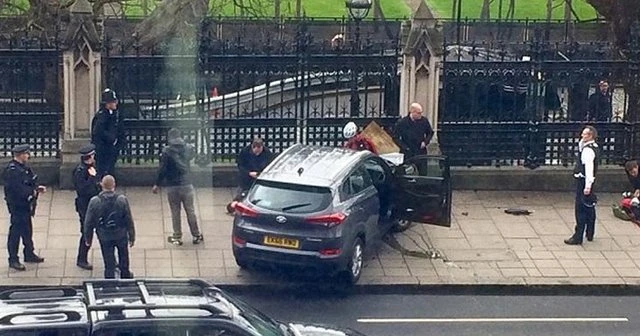Londra’da saldırı : 2 kişi vuruldu yaklaşık 12 yaralı var