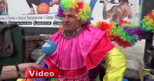 Renkli boyacının ekmek mücadelesi