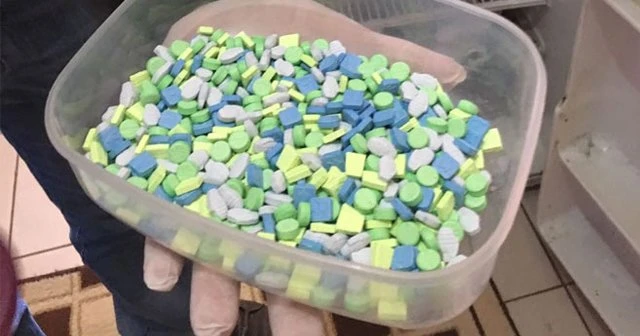 Saklama kabında uyuşturucu ticaretine 4 gözaltı