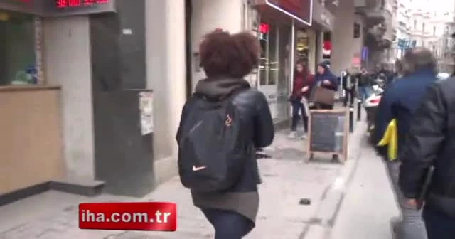 Taksim’de kanadı kırık martıya vatandaş şefkati