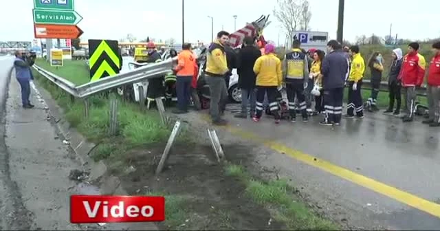 TEM otoyolunda otomobil bariyerlere ok gibi saplandı