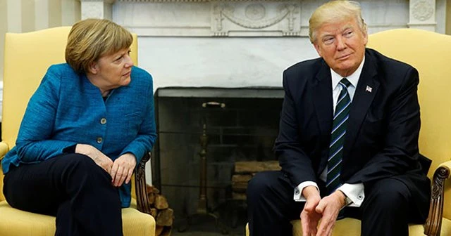 Trump-Merkel görüşmesinde tokalaşma krizi