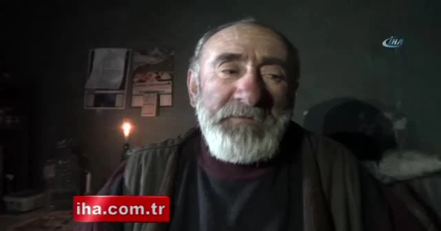Yaşlı adam mum ışığında yaşam mücadelesi veriyor