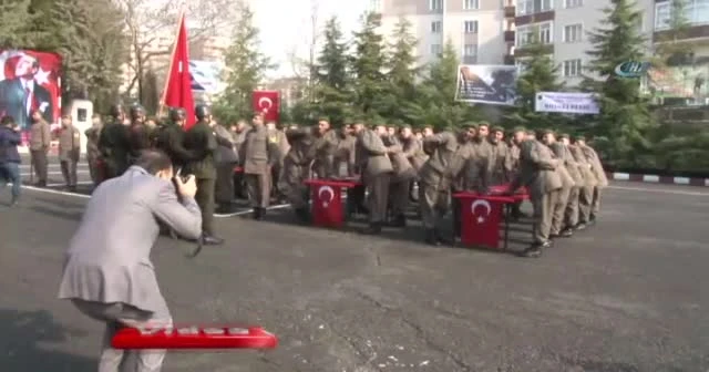 Yemin töreninde sürpriz evlenme teklifi