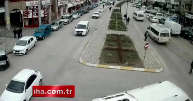 Ambulans kazası MOBESE kameralarına yansıdı