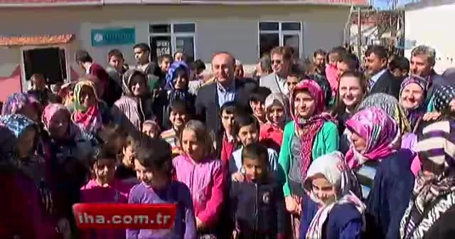 Bakan Çavuşoğlu’ndan Rabia ve Bozkurt işareti
