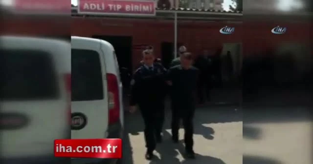 Cezaevi firarisi yakalanınca adliye kapısına kafa attı