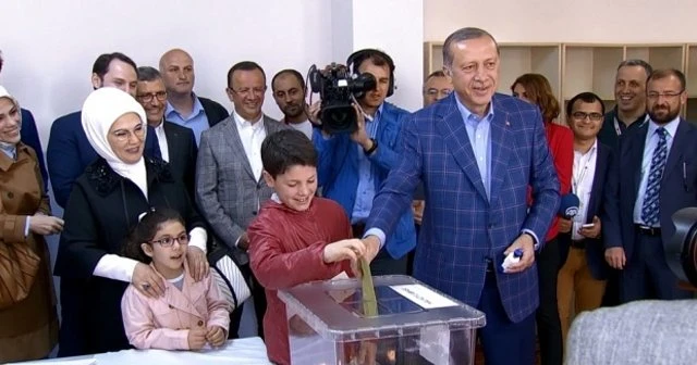 Erdoğan: Türkiye sandıklar açılınca geleceğe yürüyecektir