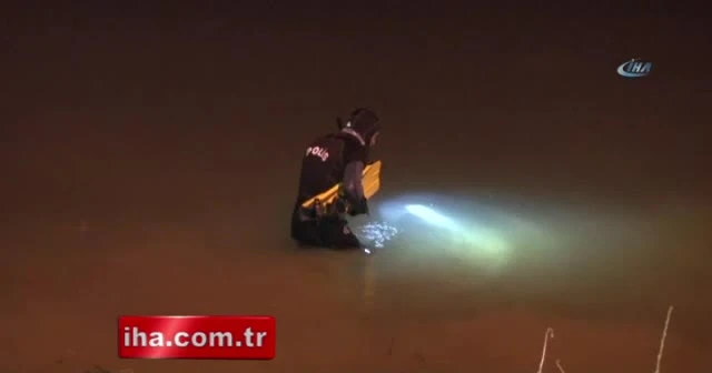 Hırsız çaldığı otomobille göle uçtu