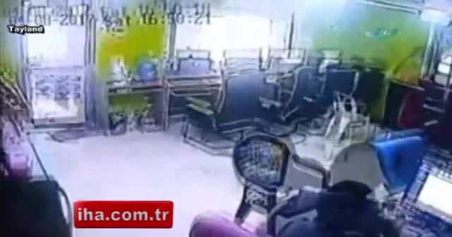 İnternet kafede dehşet: Yılan böyle saldırdı