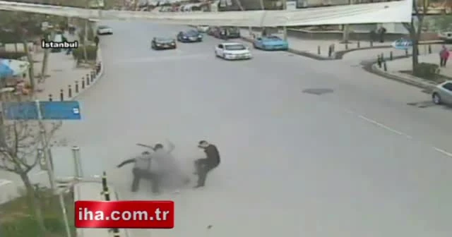 İstanbul Kadıköy'de cinayet anı kamerada