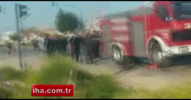 Mersin'de polis aracına bombalı saldırı: 2 yaralı