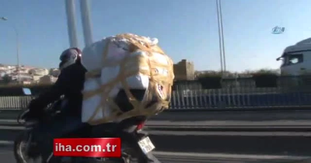 Motosikletle taşıdığı yük bu kadarına pes dedirtti