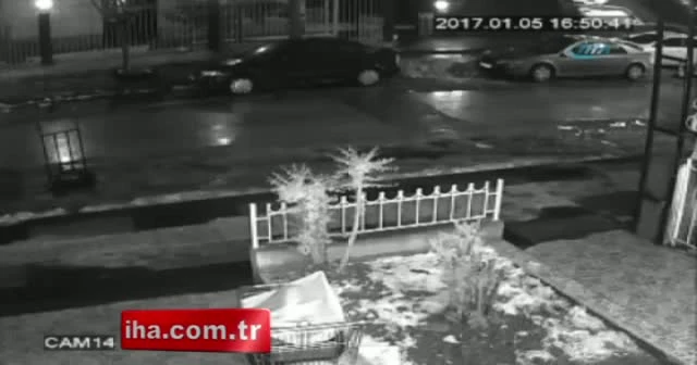 Müşteri gibi geldi, telefonu alıp gitti