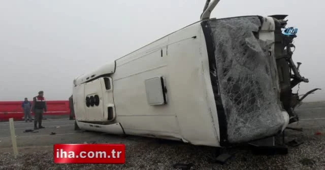 Öğrenci servisi ile tır çarpıştı: 1 ölü, 11 yaralı