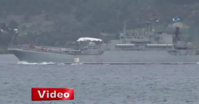 Rus savaş gemisi Çanakkale Boğazı'ndan geçti!